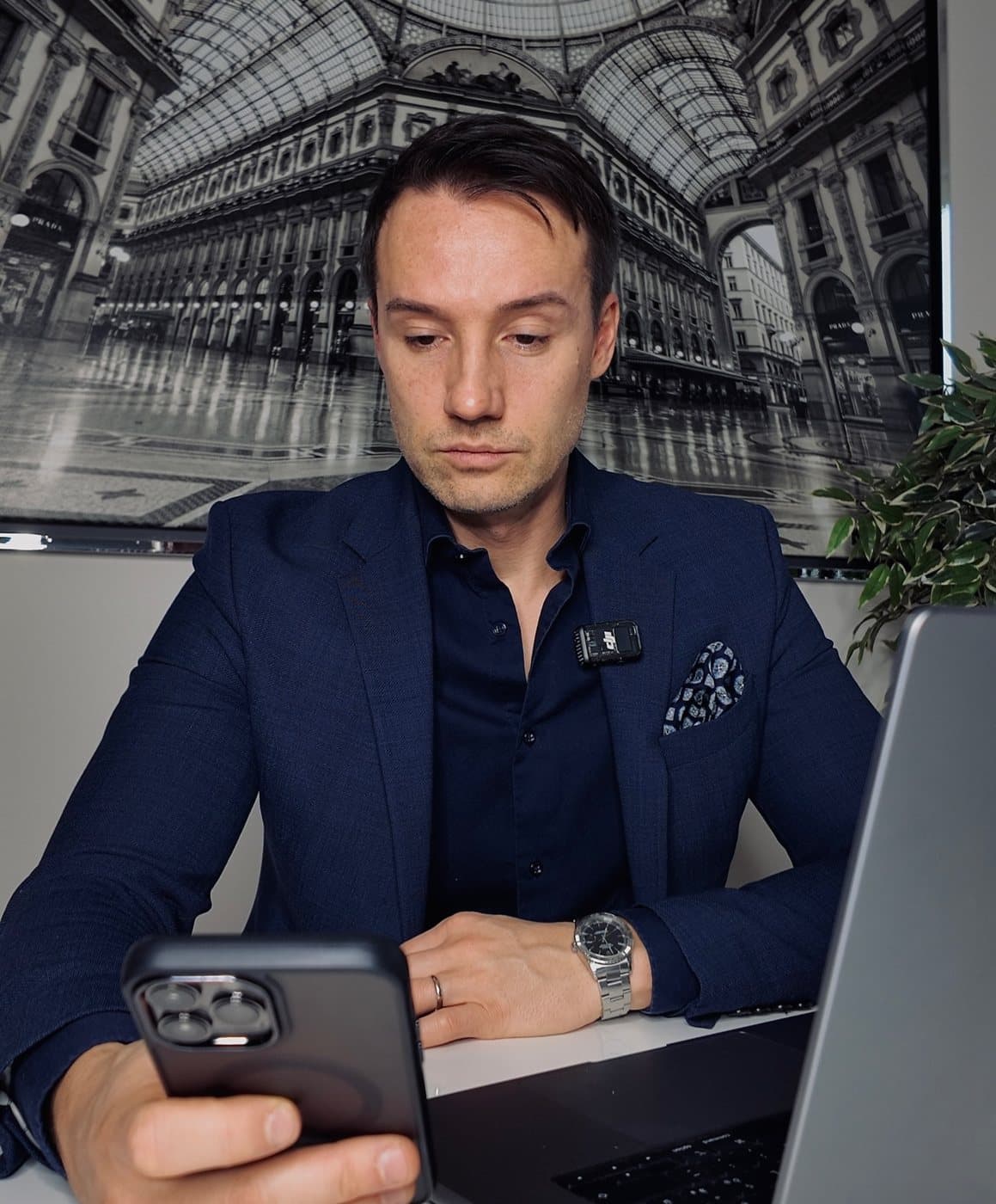 Victor in ufficio negli anni del gruppo Star